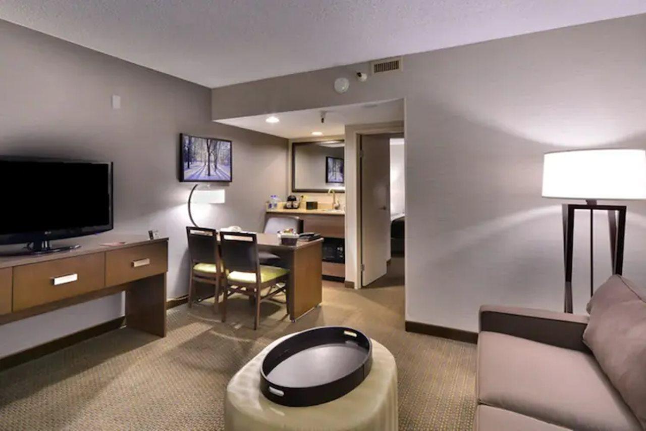 Embassy Suites By Hilton Denver Central Park Buitenkant foto