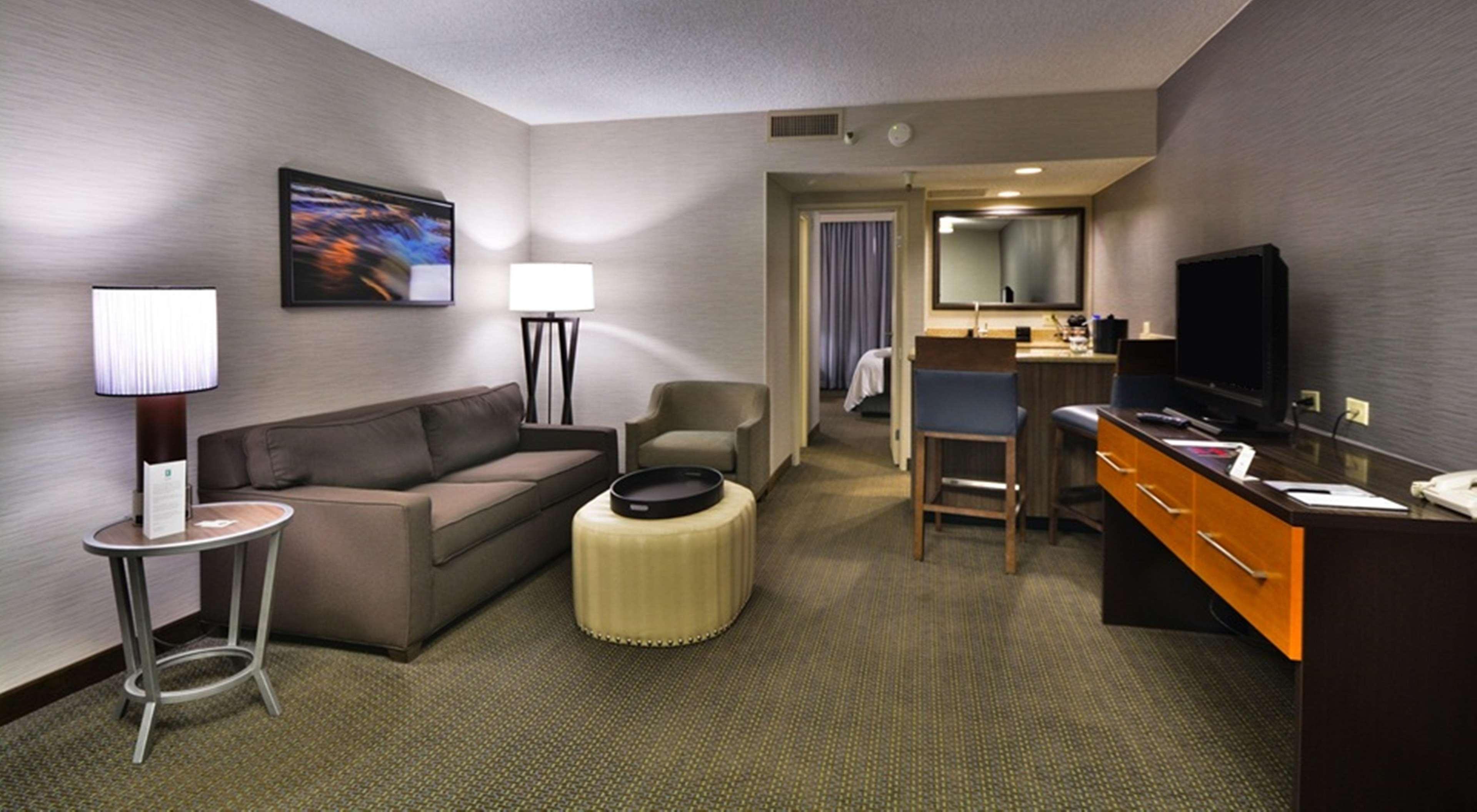 Embassy Suites By Hilton Denver Central Park Kamer foto