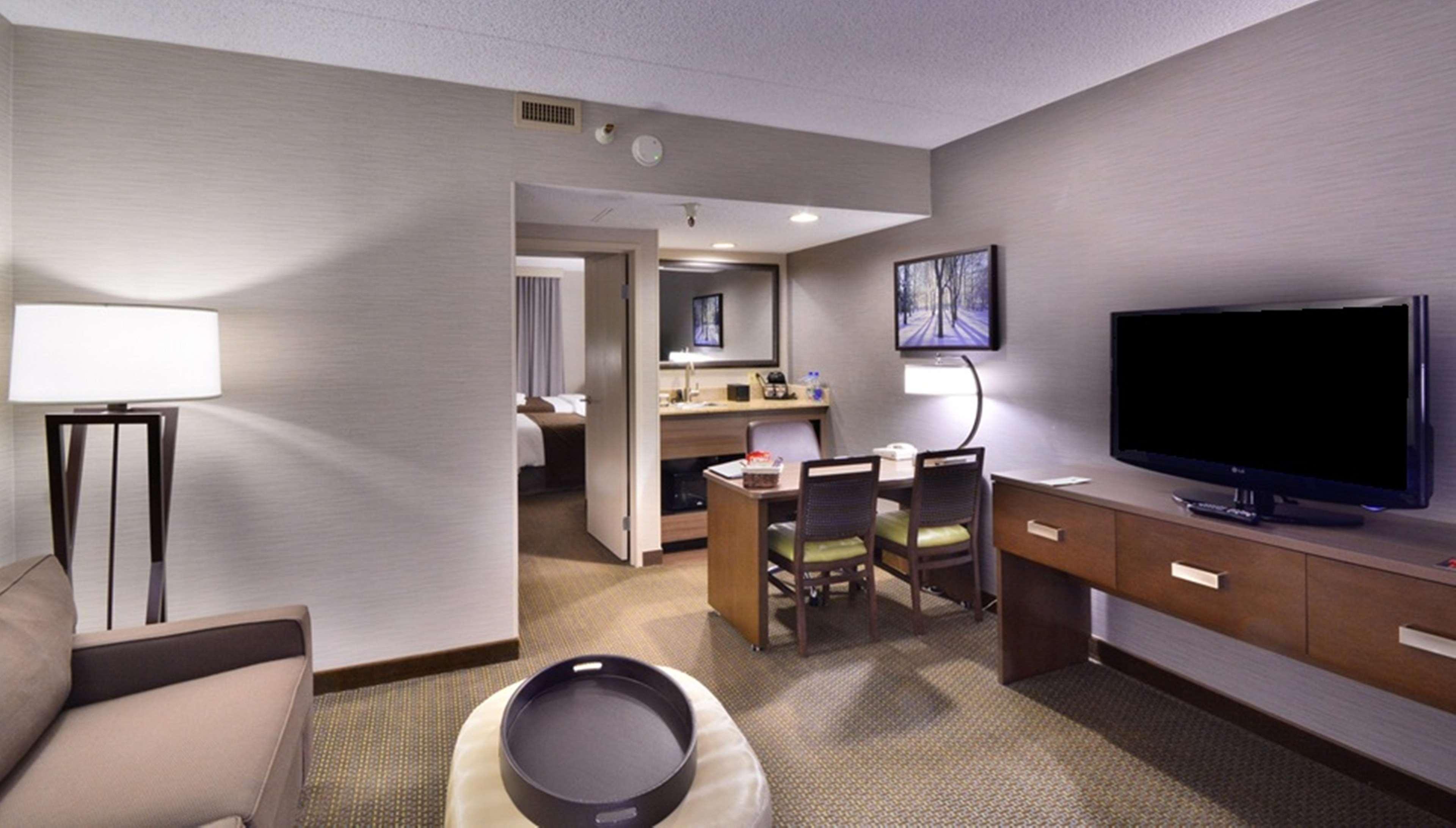 Embassy Suites By Hilton Denver Central Park Buitenkant foto