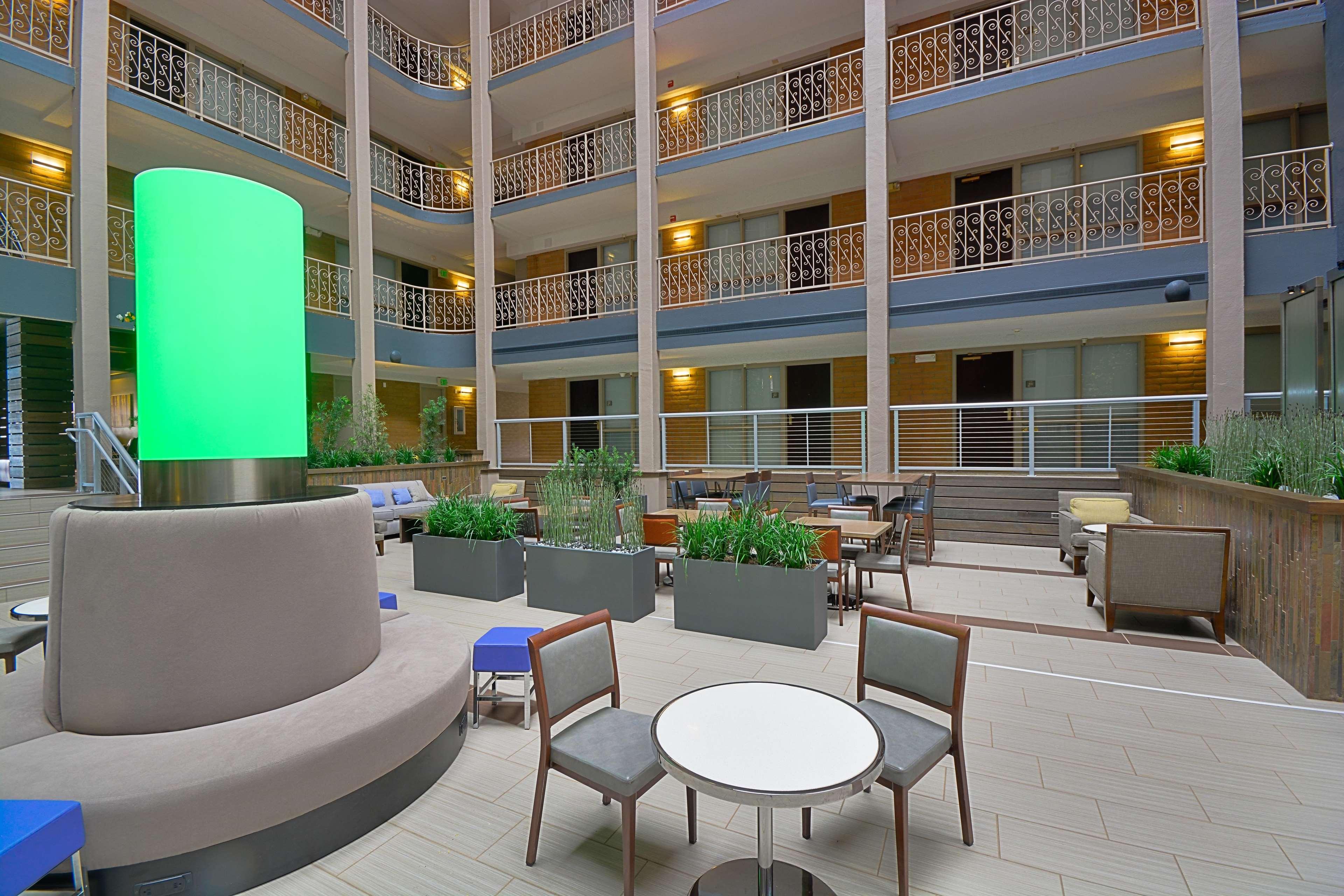 Embassy Suites By Hilton Denver Central Park Interieur foto