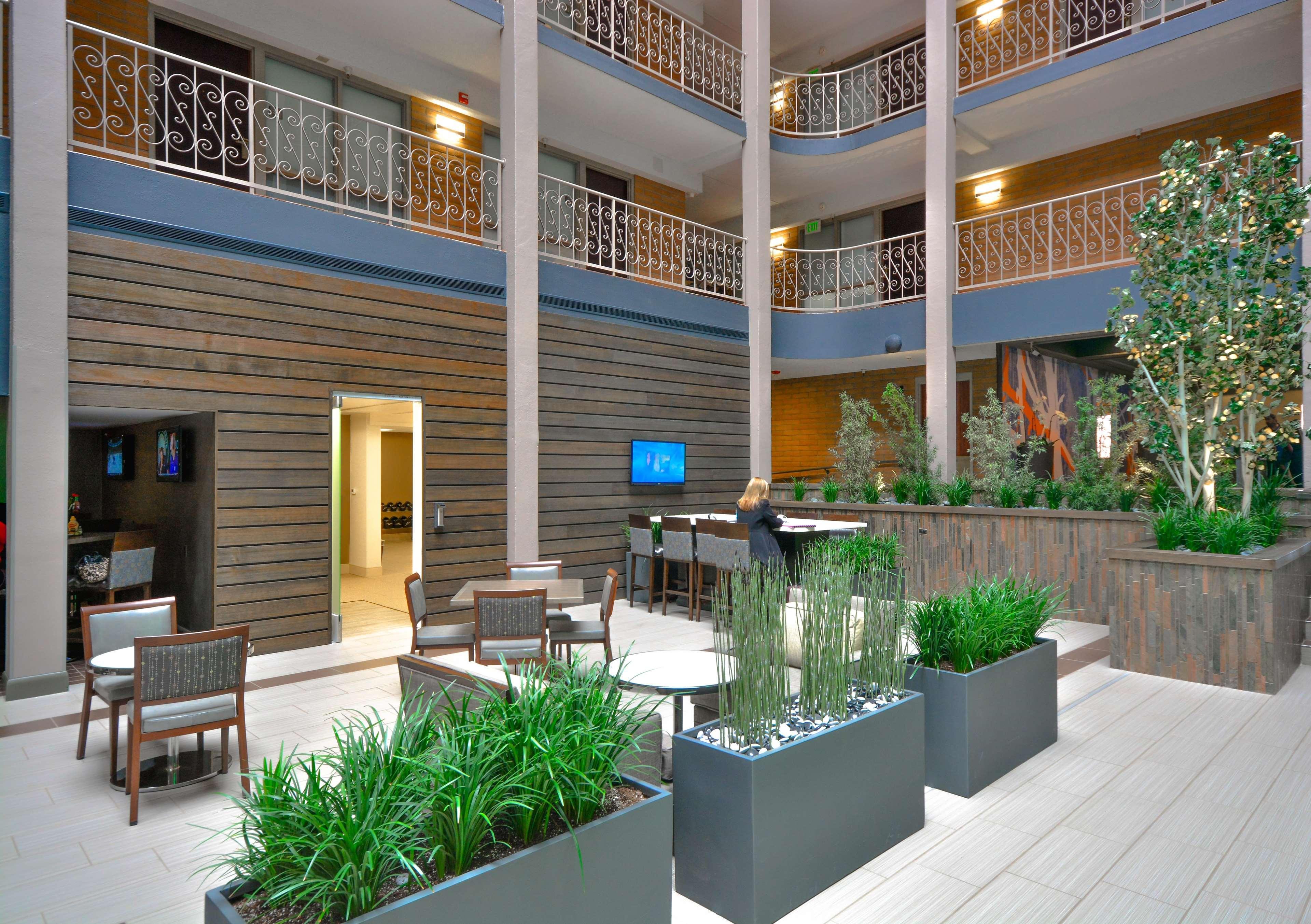 Embassy Suites By Hilton Denver Central Park Interieur foto