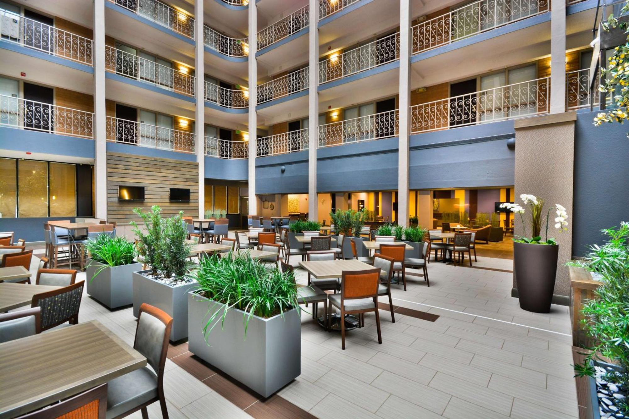 Embassy Suites By Hilton Denver Central Park Buitenkant foto