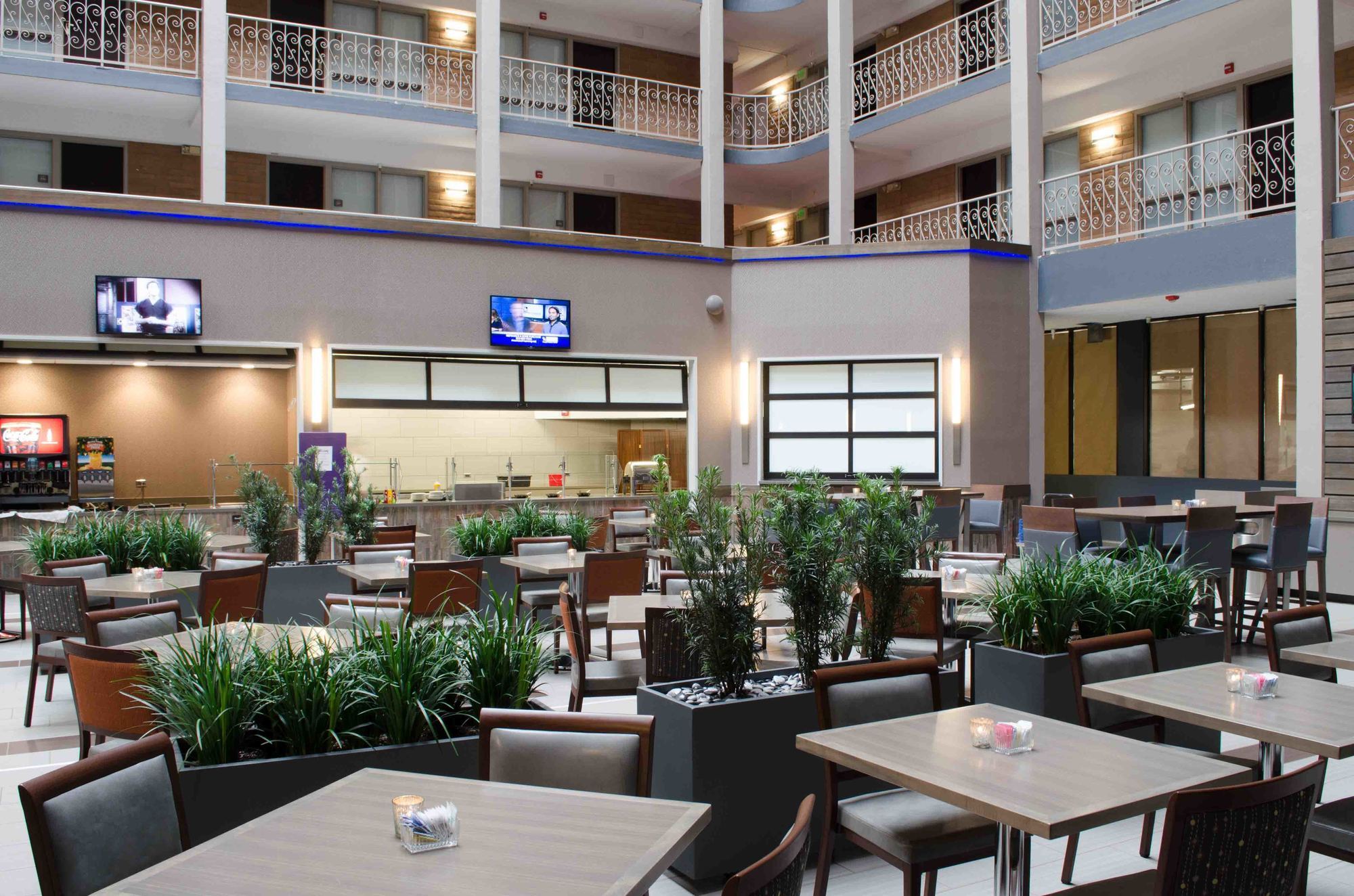 Embassy Suites By Hilton Denver Central Park Restaurant foto