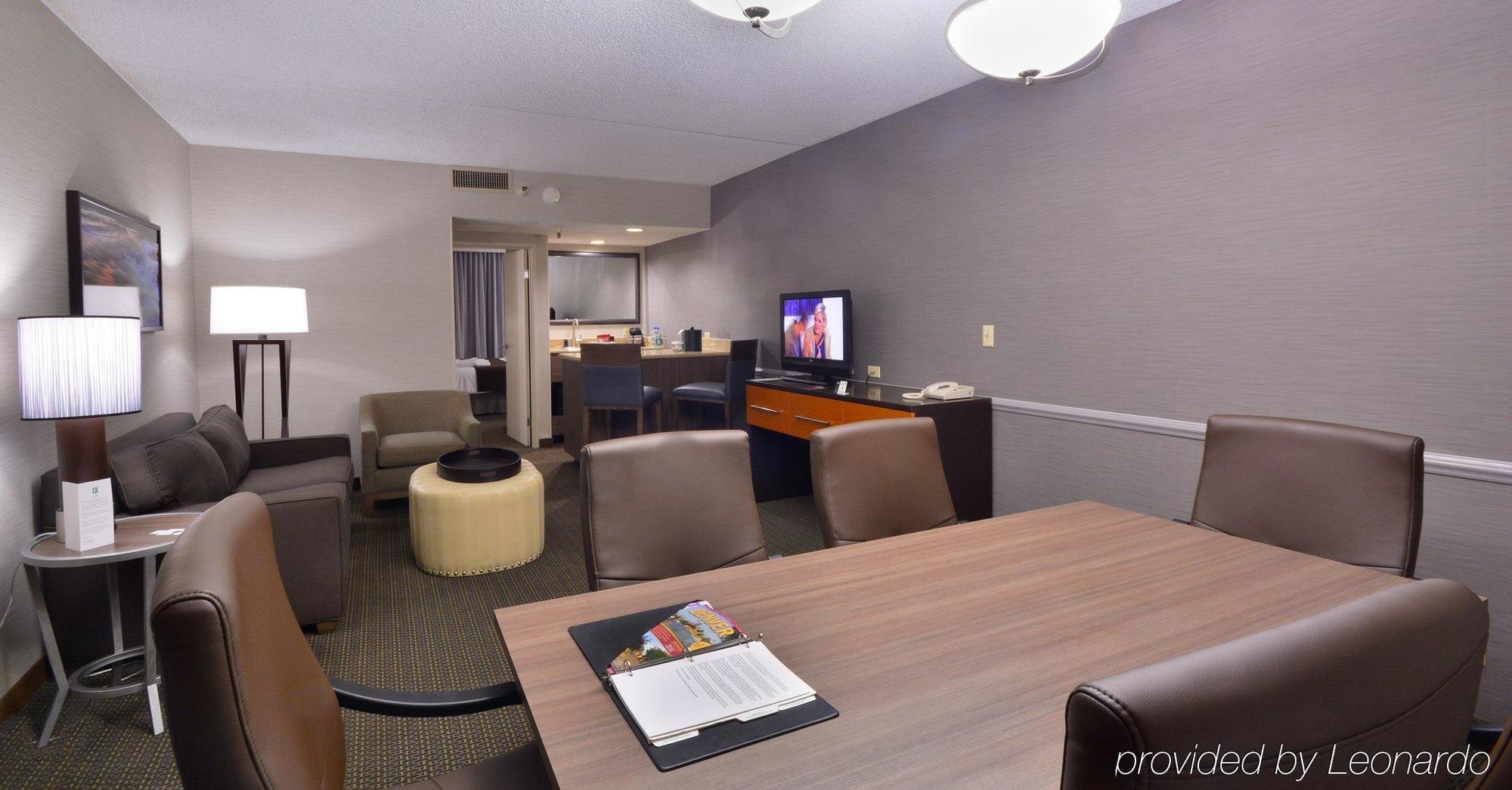 Embassy Suites By Hilton Denver Central Park Kamer foto