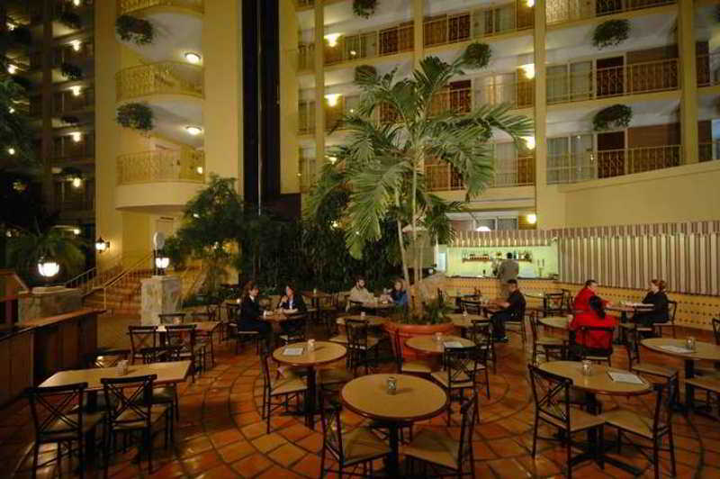 Embassy Suites By Hilton Denver Central Park Buitenkant foto